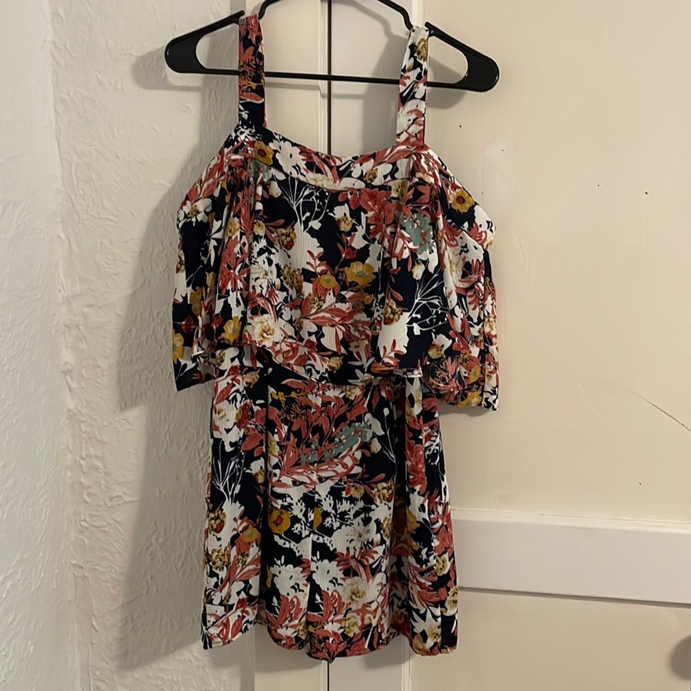 Entro brand, romper, black, white, red, green, yellow